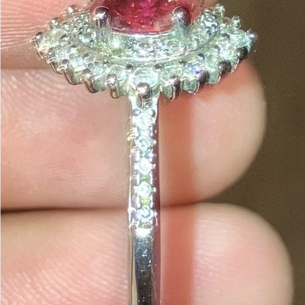925 Sterling Silver and Red Gemstone Ring
Size 9 - Picture 6 of 6